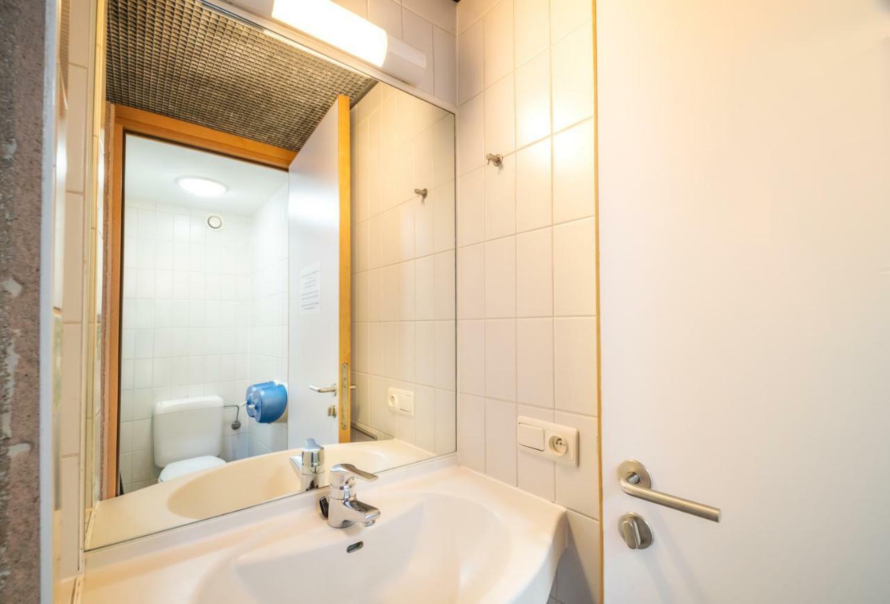 Auberge De Jeunesse De Монс Экстерьер фото